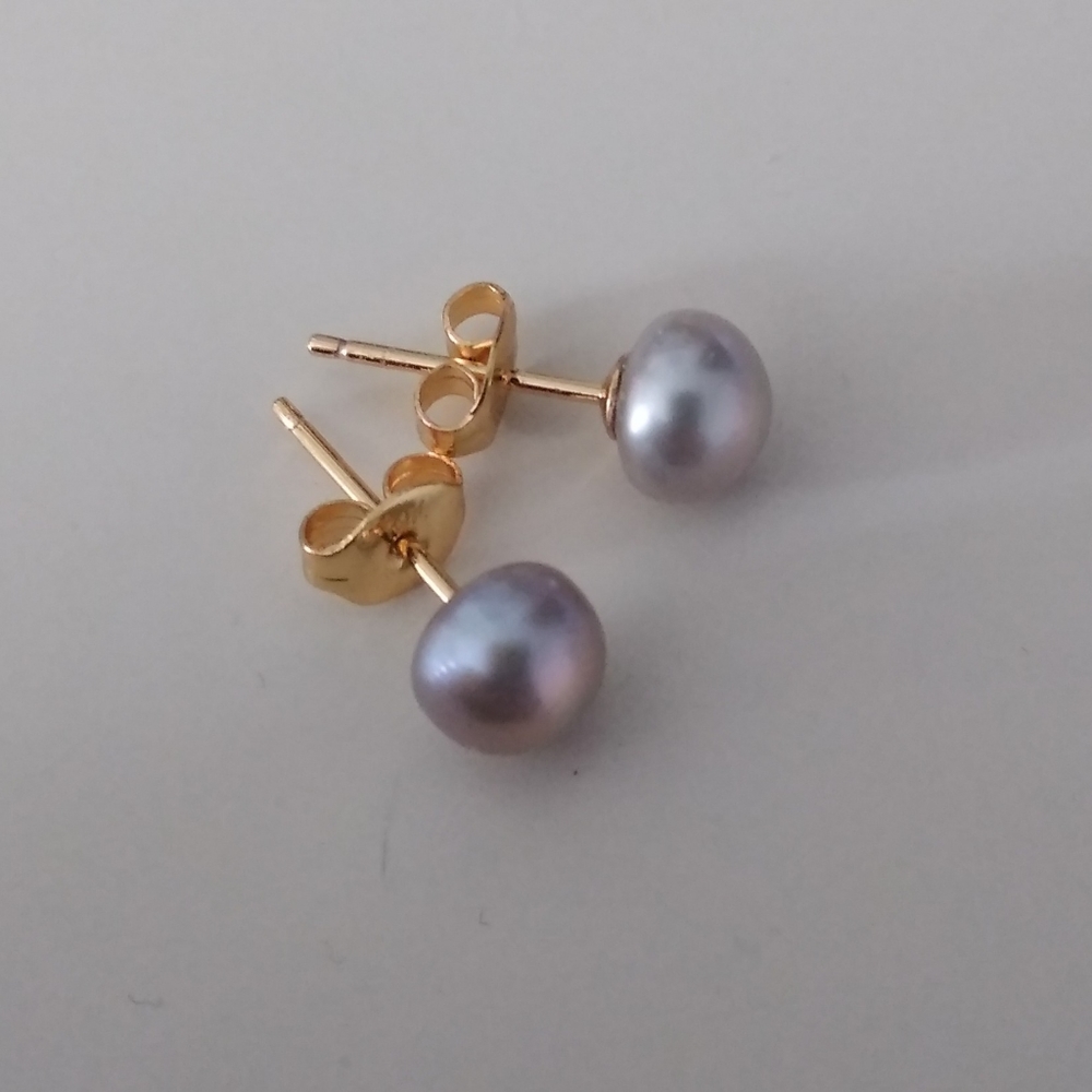 14k Gold Natural 7m Gray Akoya Pearl Stud Earrings